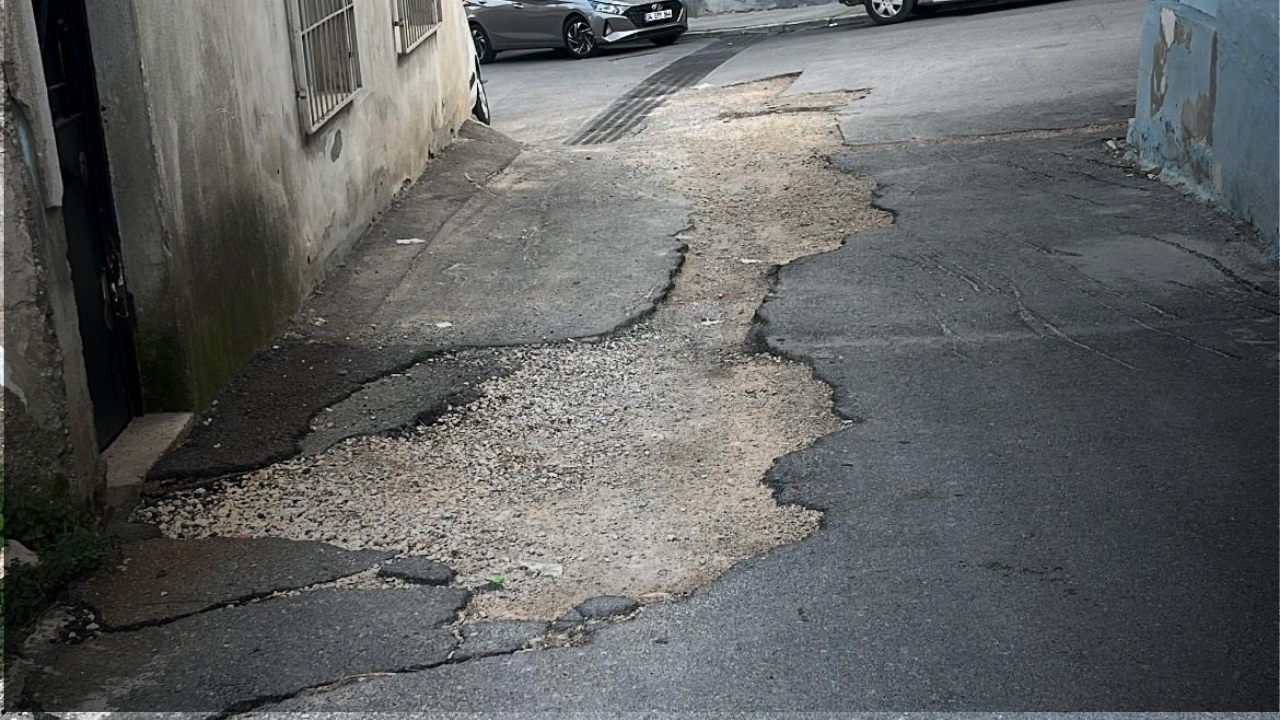İzmir Saygı Mahallesi'nde 5 aydır asfalt bekleniyor!