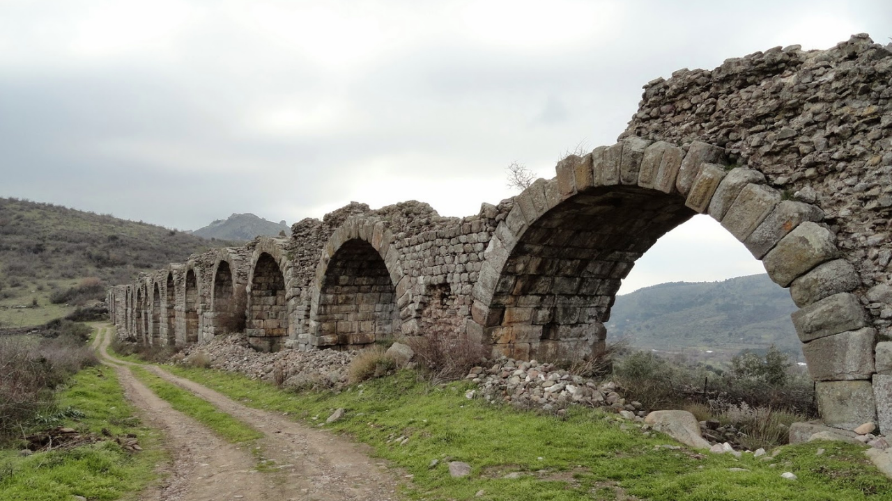 İzmir Bergama'da Antik Su Kemerleri: Keşfetmeye hazır mısınız?