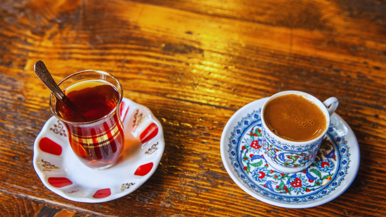İzmir’de çay ve kahveye büyük zam: Çay 30 TL, kahve 80 TL