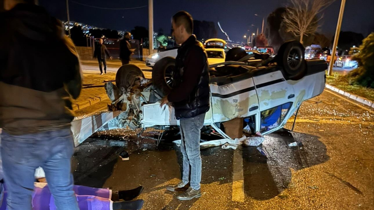 İzmir Çiğli'de feci kaza: Sürücü yaralandı!