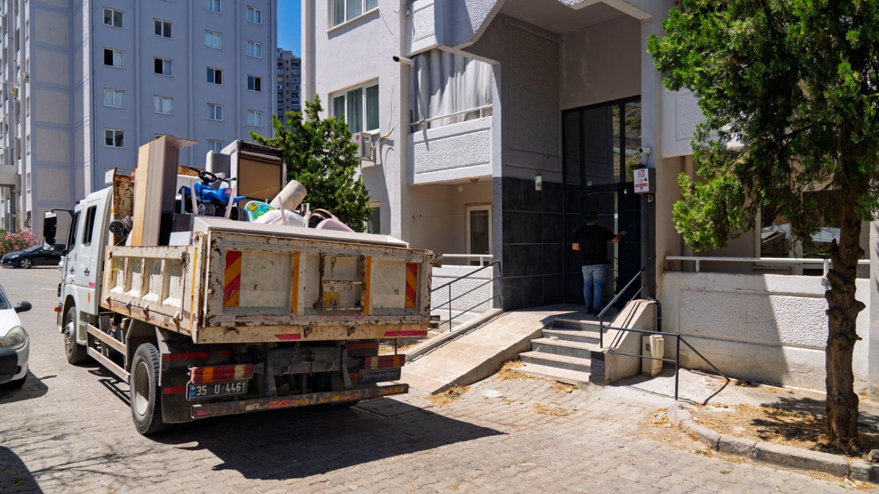 Evi zarar gören aileye İzmir Büyükşehir’den destek eli!