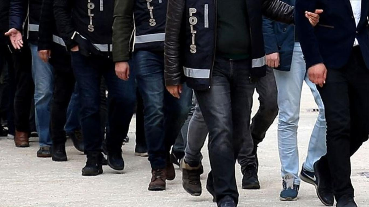 İzmir'de FETÖ operasyonu: 9 polis memuru gözaltında!