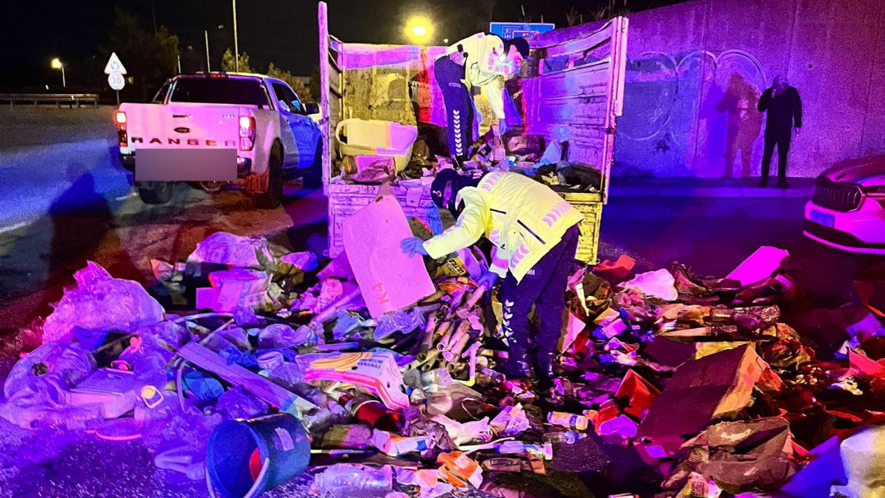 İzmir Urla'da Otoyol Jandarma timlerinden büyük operasyon: 1,5 kilogram uyuşturucu yakalandı!