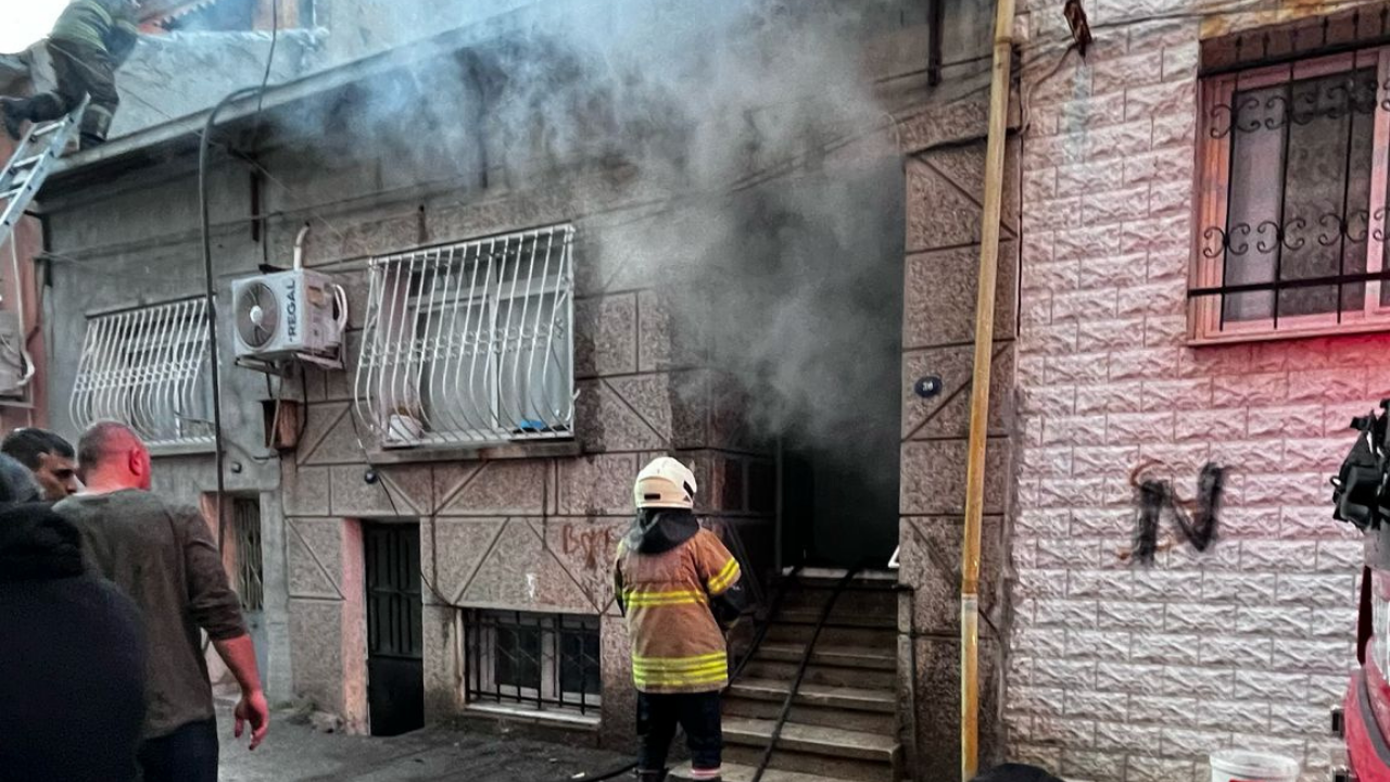 İzmir'de Son Dakika- Kadifekale'de korkutan yangın!