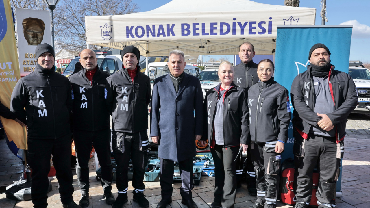 Konak Belediyesi, 6 Şubat depremi anma etkinliklerinde arama kurtarma ekipmanlarını tanıttı