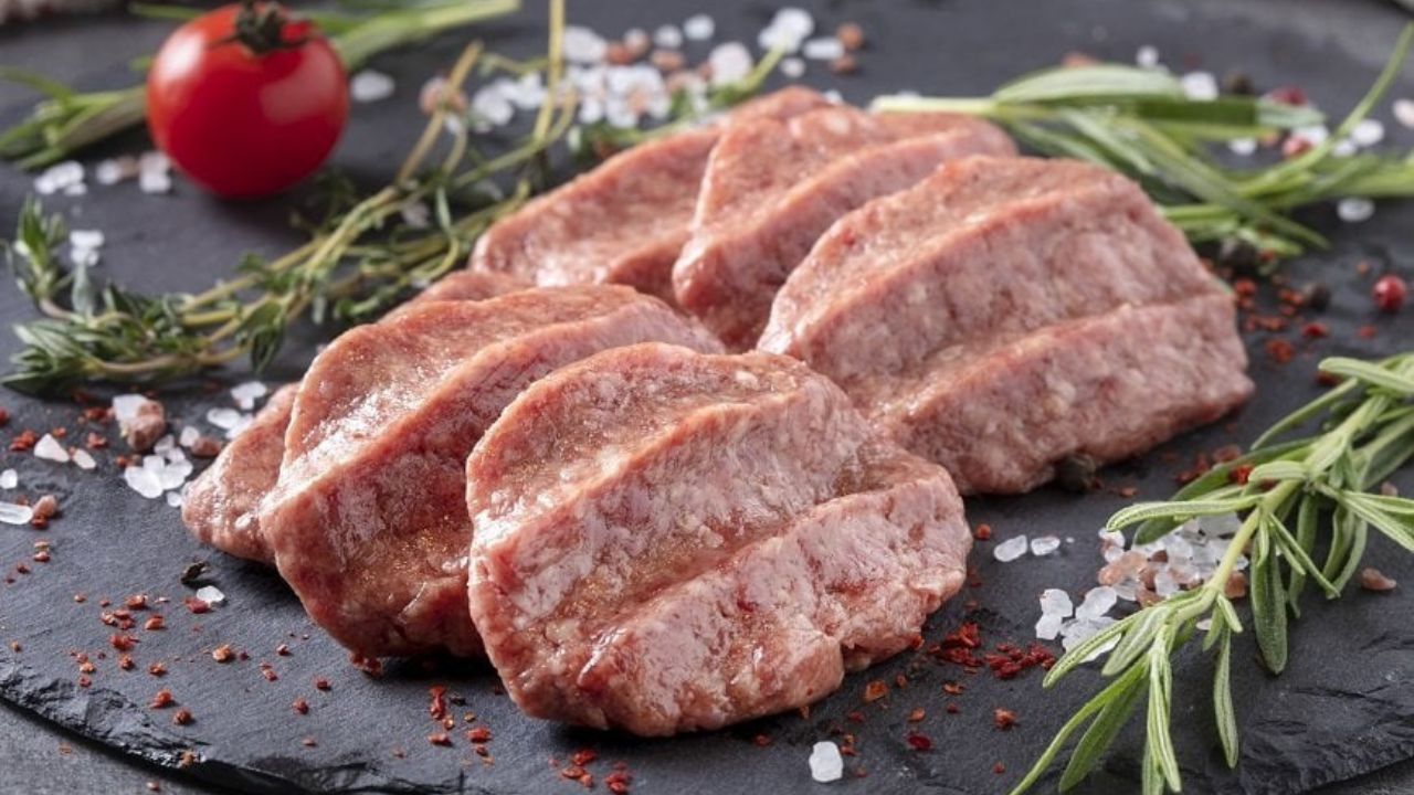 İzmir’de gıda skandalı: Dana köfte diyerek sakatat yedirmişler!