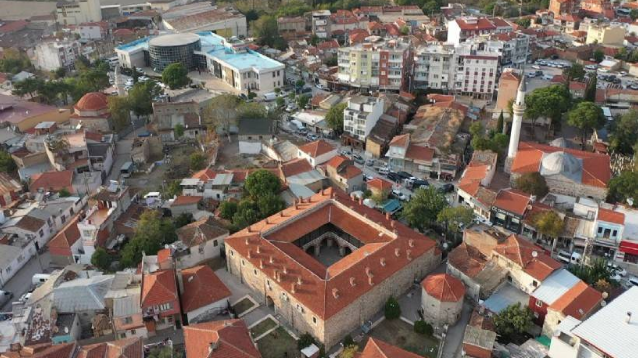 İzmir Menemende tarihi çarşı