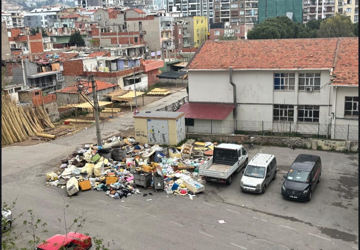 İzmir'e neler oluyor? Şimdi de Karşıyaka'da görüldü!