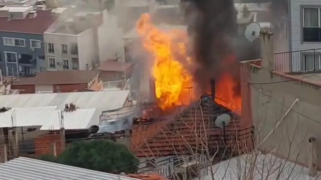 İzmir’de gecekondu yangını paniğe yol açtı